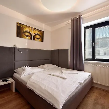 Top Location By Ambiente 酒店